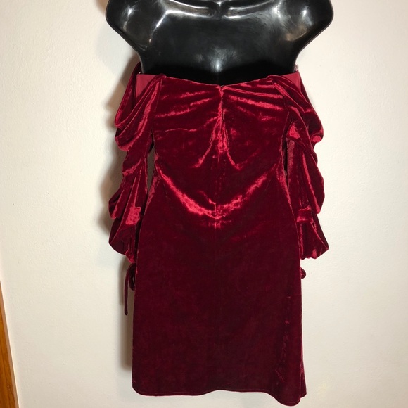 Romeo & Juliet velvet off the shoulder dress Small - Picture 5 of 8